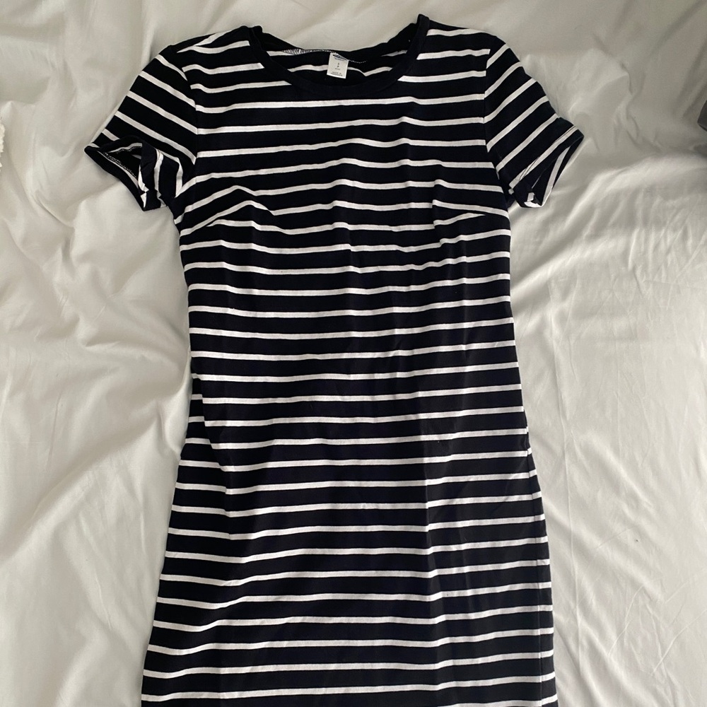 💖 4 for $25 sale 🎉 
Old navy tshirt striped dress
